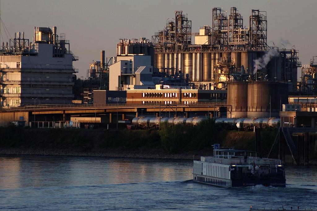Gulf pipeline with monitoring sensors